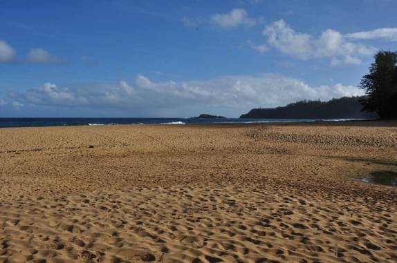 A deliciosa e tranquila Secret Beach, perto de Hanaley Bay, na costa norte de Kauai, no Havaí